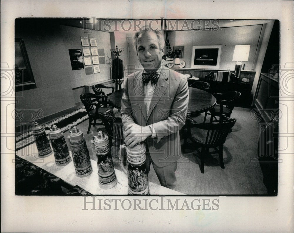 1983 Press Photo charles anthony huer restaurateur - Historic Images