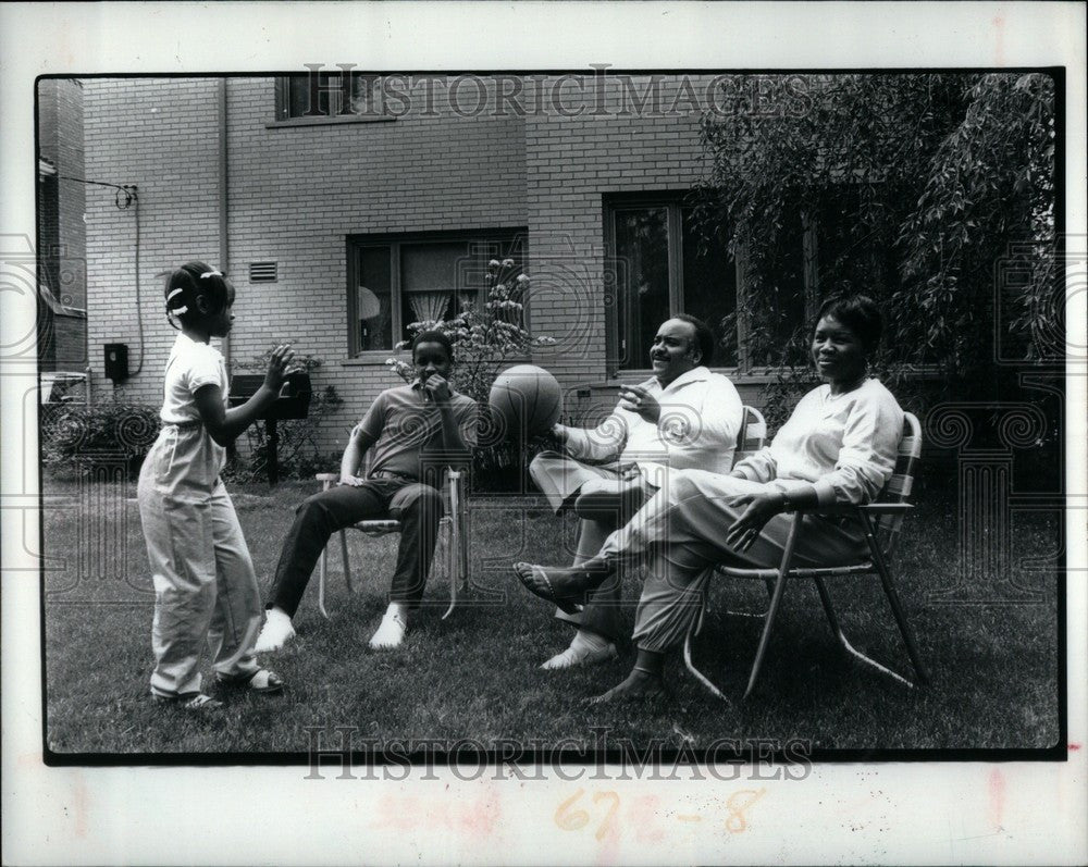 1982 Press Photo Emmett Moten - Historic Images