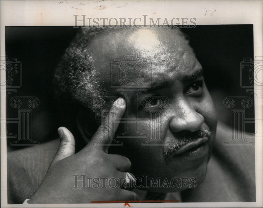 1988 Press Photo Interview with Emmet Moten - Historic Images