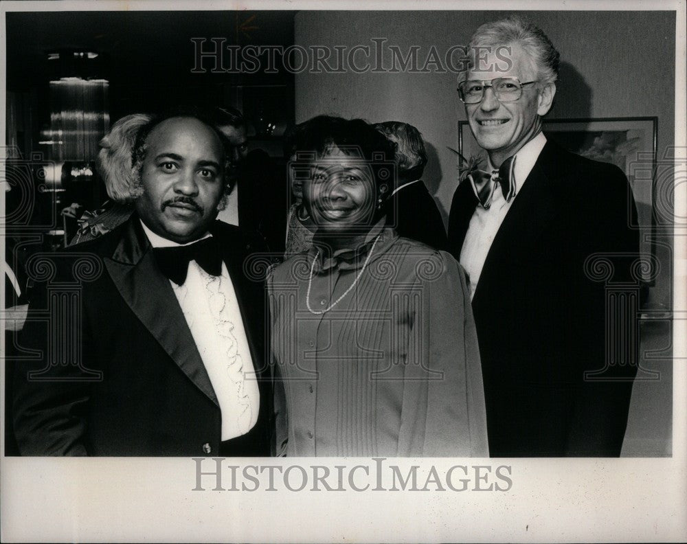 1983 Press Photo Emmett Moten Jr Chief - Historic Images