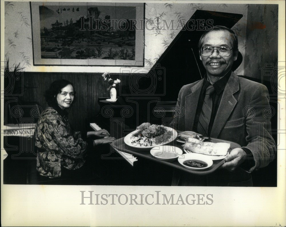 1988 Press Photo Pianist Loan Nguyen and her chemist h - Historic Images