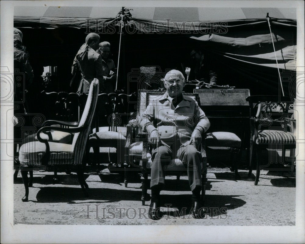 1973 Press Photo Wallace Newton auction Louis XVI chair - Historic Images