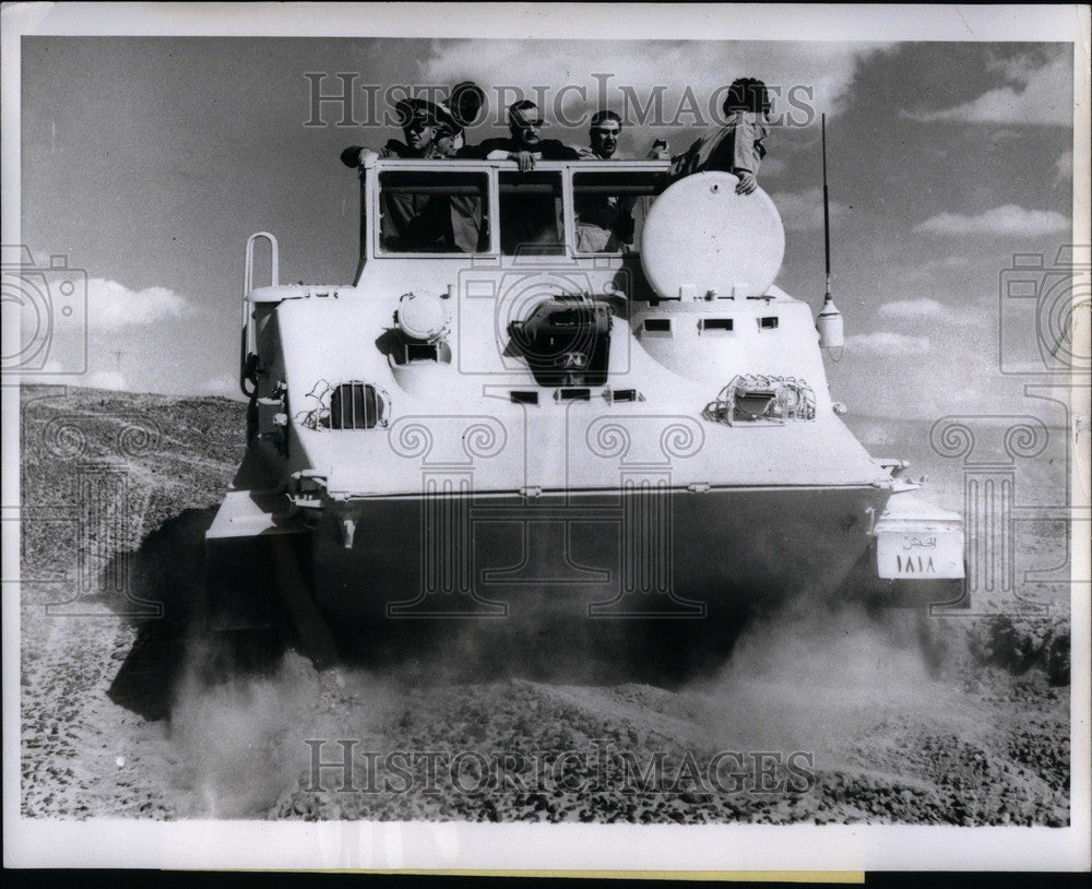 1969 Press Photo DESERT MILITARY DEFENSE TROOP CARRIER - Historic Images