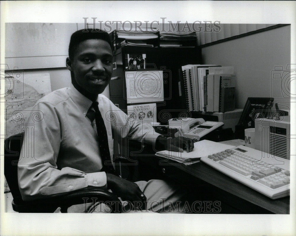 1992 Press Photo Eric Newton Systems Manager for Alpha - Historic Images