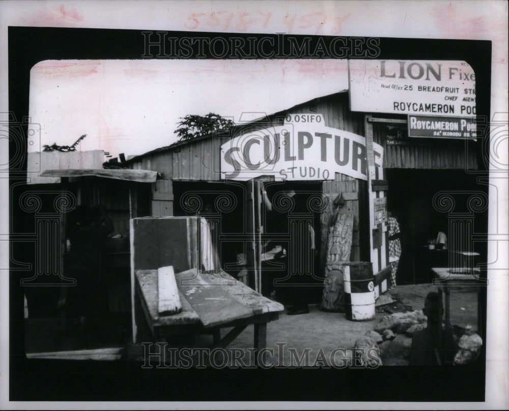 1967 Press Photo Paul Oscar Osifo&#39;s sculpture studio. - Historic Images