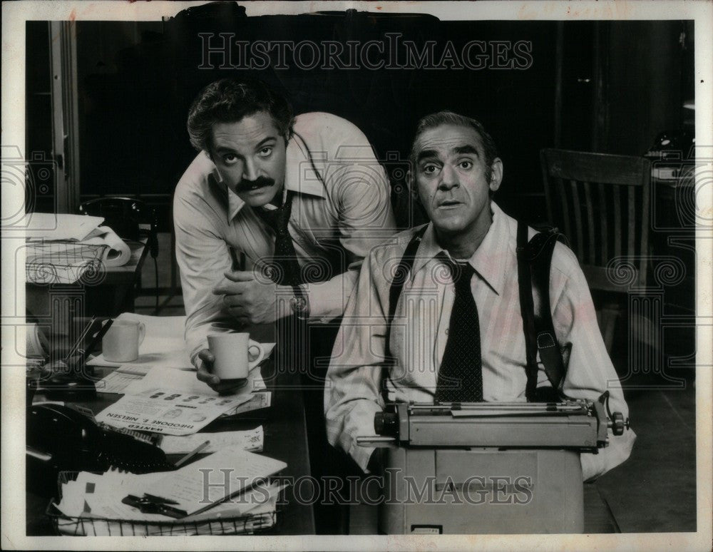 1975 Press Photo Hal Linden Abe Vigoda Barney Miller - Historic Images