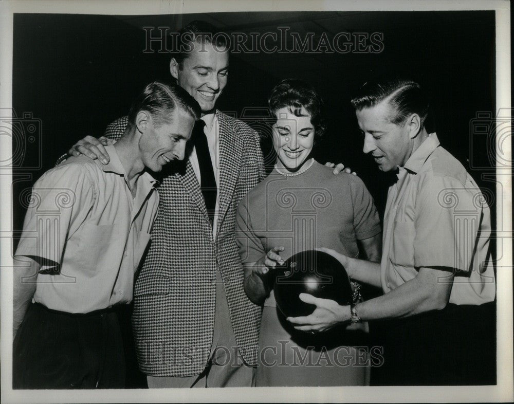 1960 Press Photo Tony Lindemann here&#39;s how bowling - Historic Images