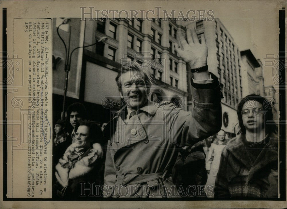 1974 Press Photo John Lindsay New York Mayor Fifth Ave - Historic Images