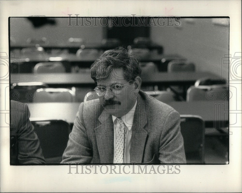 1987 Press Photo Frank Mirer health and safety director - Historic Images