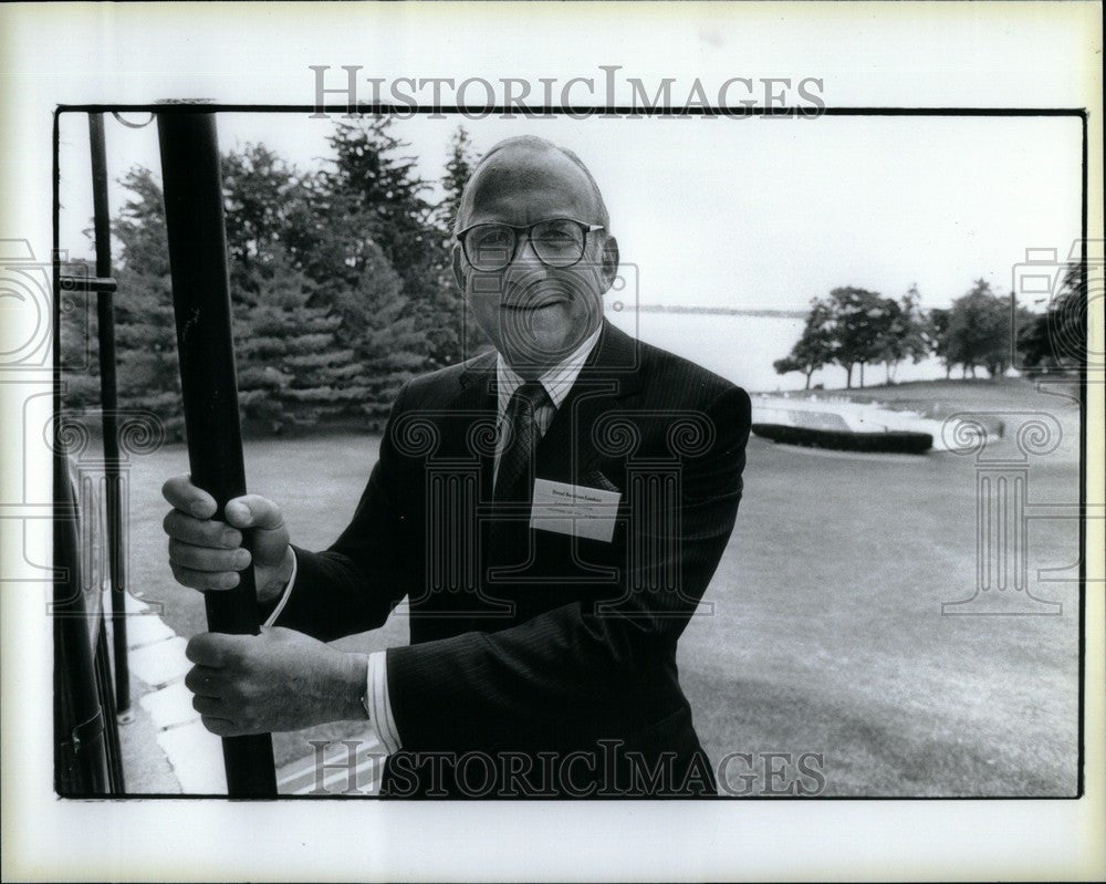 1986 Press Photo Robert Linton Chairman shot - Historic Images