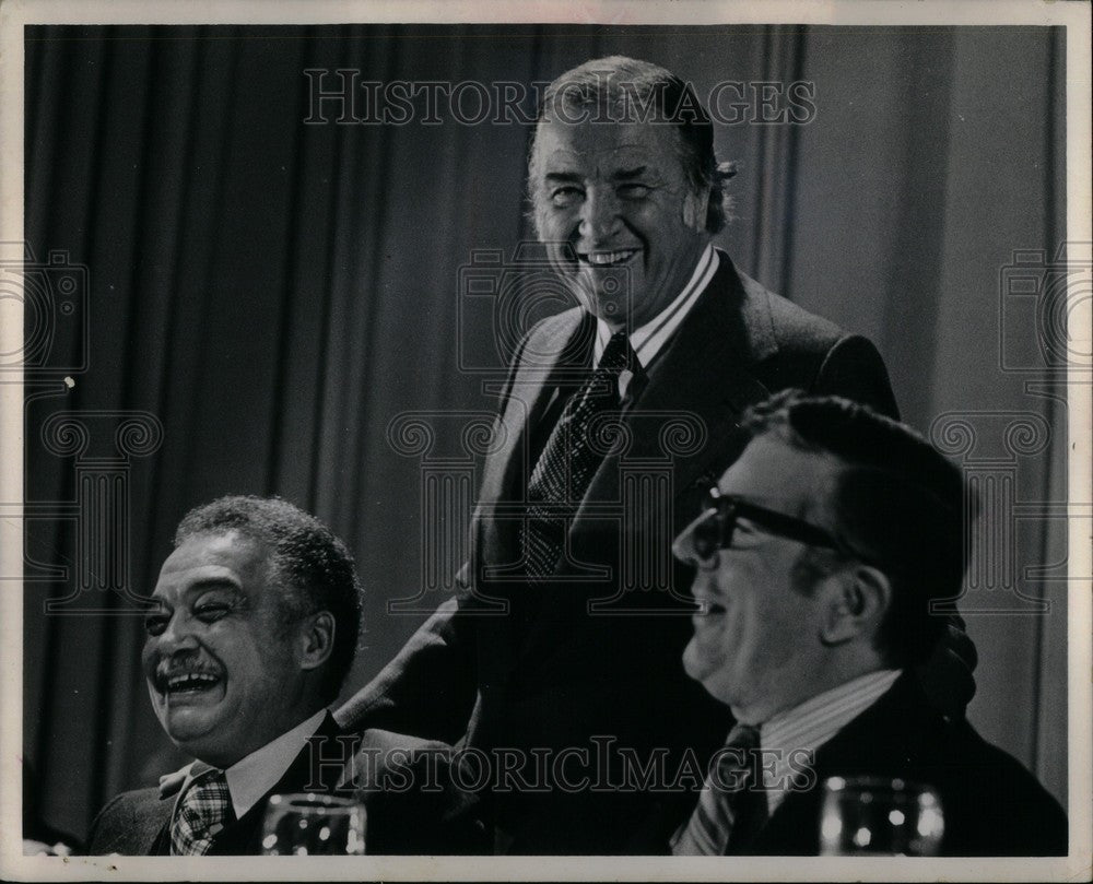 1974 Press Photo Henry Ford II mayor Young Woodcock - Historic Images