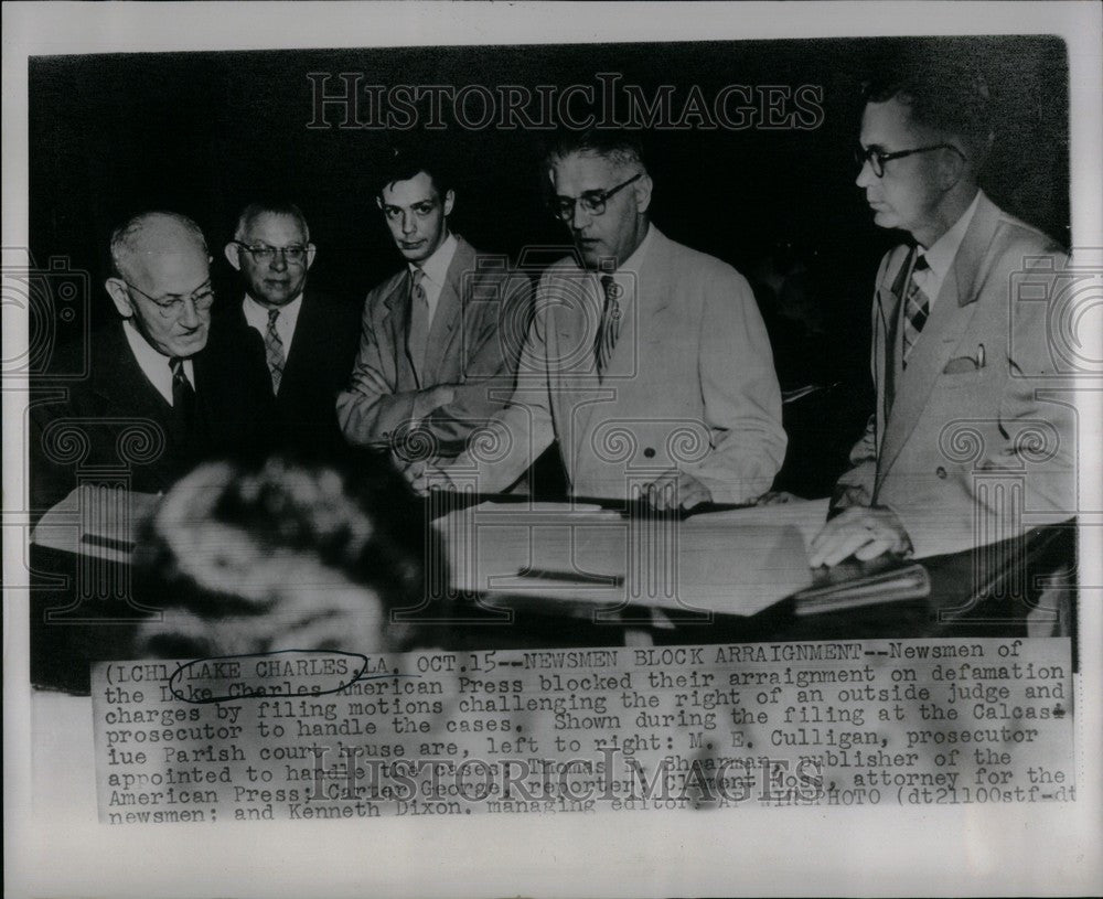 1951 Press Photo Newsmen Lake Charles arraignment - Historic Images