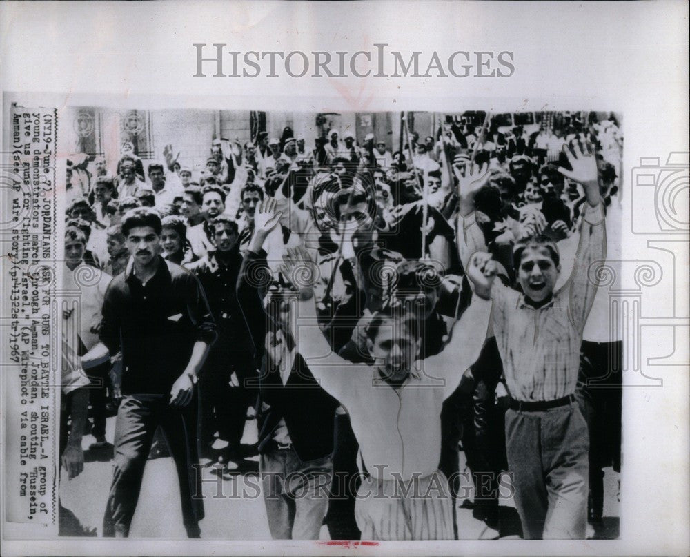 1967 Press Photo Demonstrators marching in Jordan - Historic Images