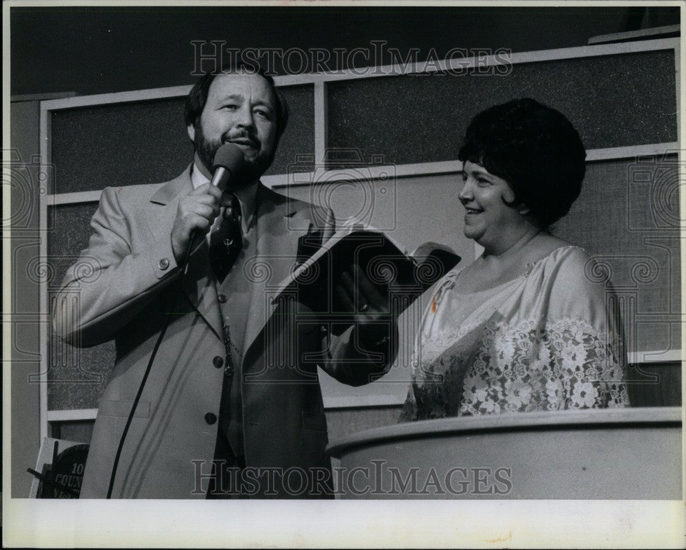 1989 Press Photo Reverend Brooks Exposed - Historic Images