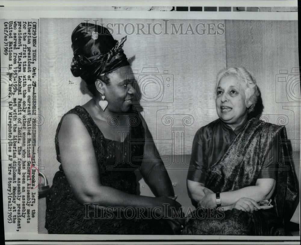 1969 Press Photo Angie Brooks Viajaya Lakshmi Pandit - Historic Images