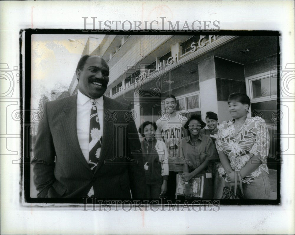 1991 Press Photo Nelson Brooks Chrysler director - Historic Images