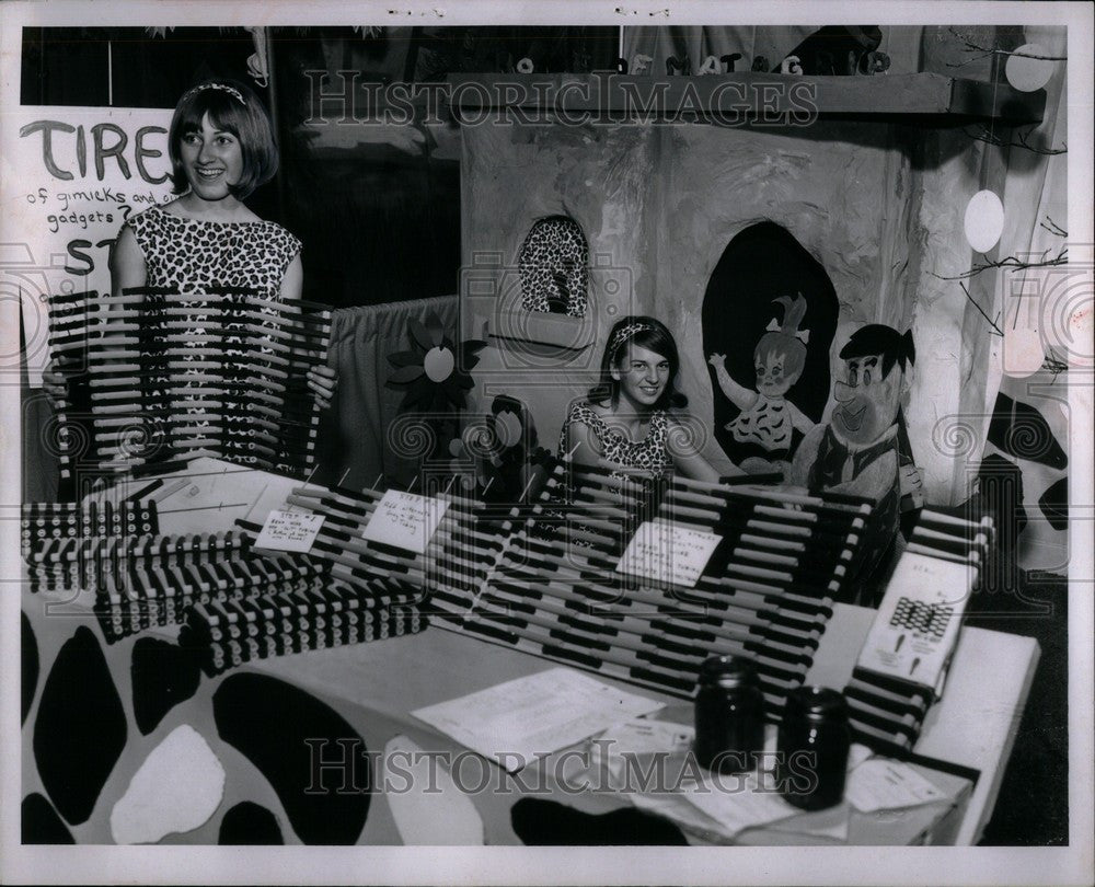 1966 Press Photo Junior Achievement Rubber Doo Mats - Historic Images