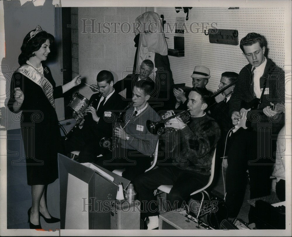 1962 Press Photo Junior Achievement Miss Mary Morris JA - Historic Images