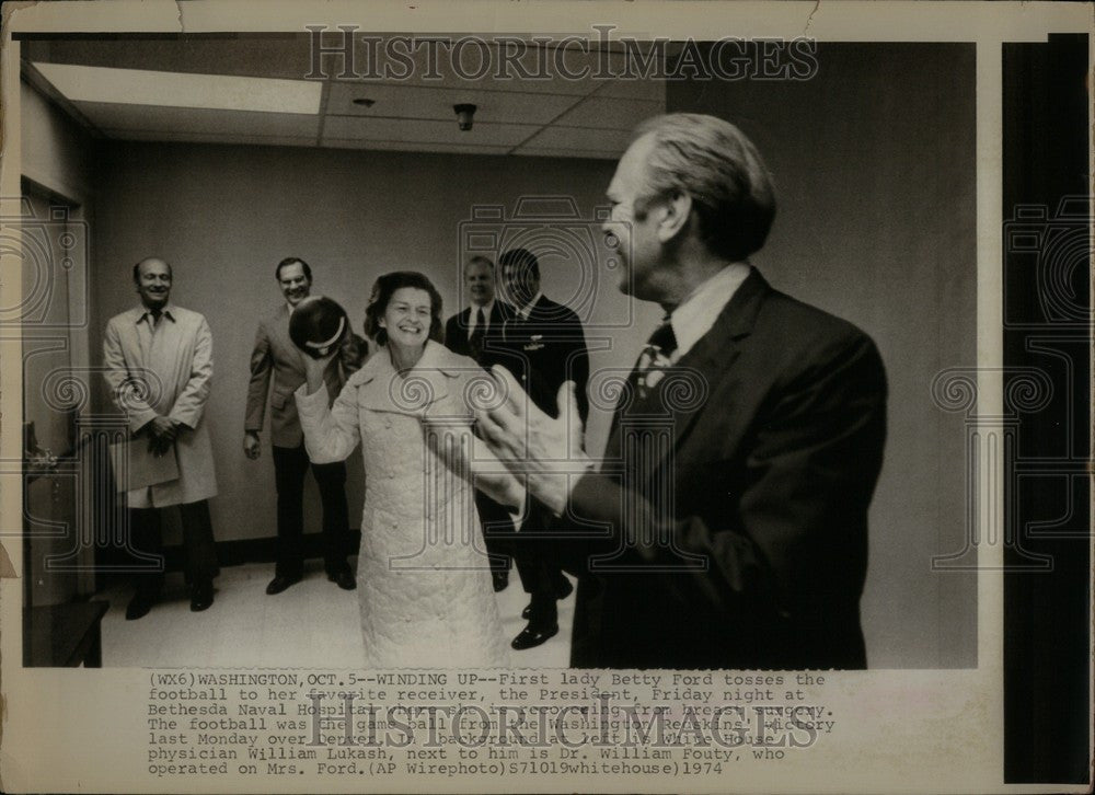 1974 Press Photo Elizabeth Ann Bloomer Warren Ford - Historic Images