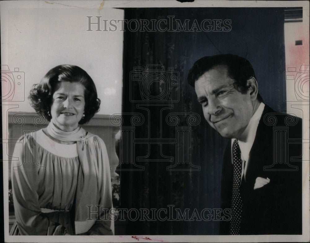 1976 Press Photo The first lady with Morley Safer - Historic Images