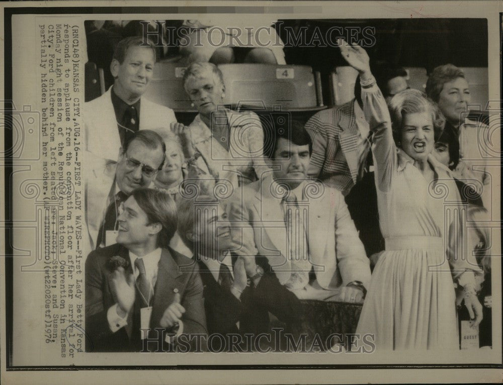 1976 Press Photo Betty Ford First Lady Kansas City - Historic Images