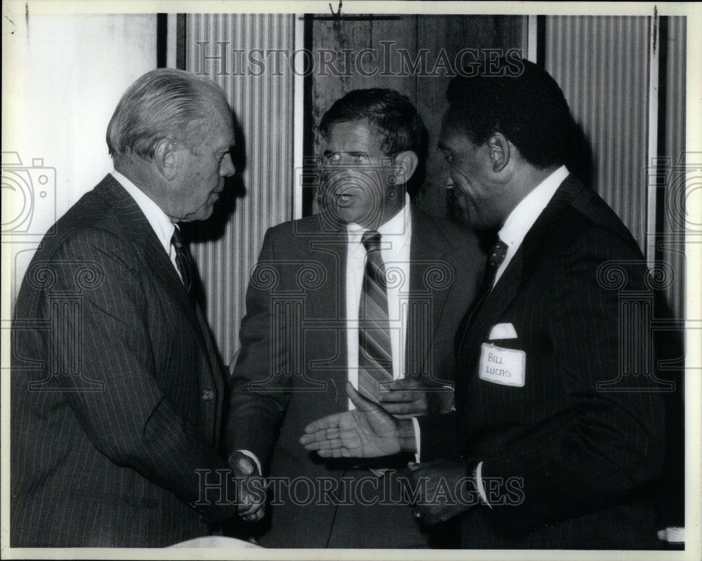 1983 Press Photo Jin dunn Lucas Gerald supportivespeech - Historic Images