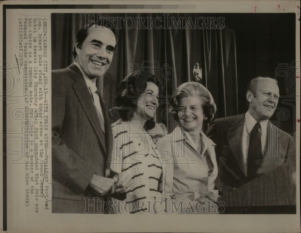 1976 Press Photo Ford &amp; Robert Crown Center Kansas - Historic Images