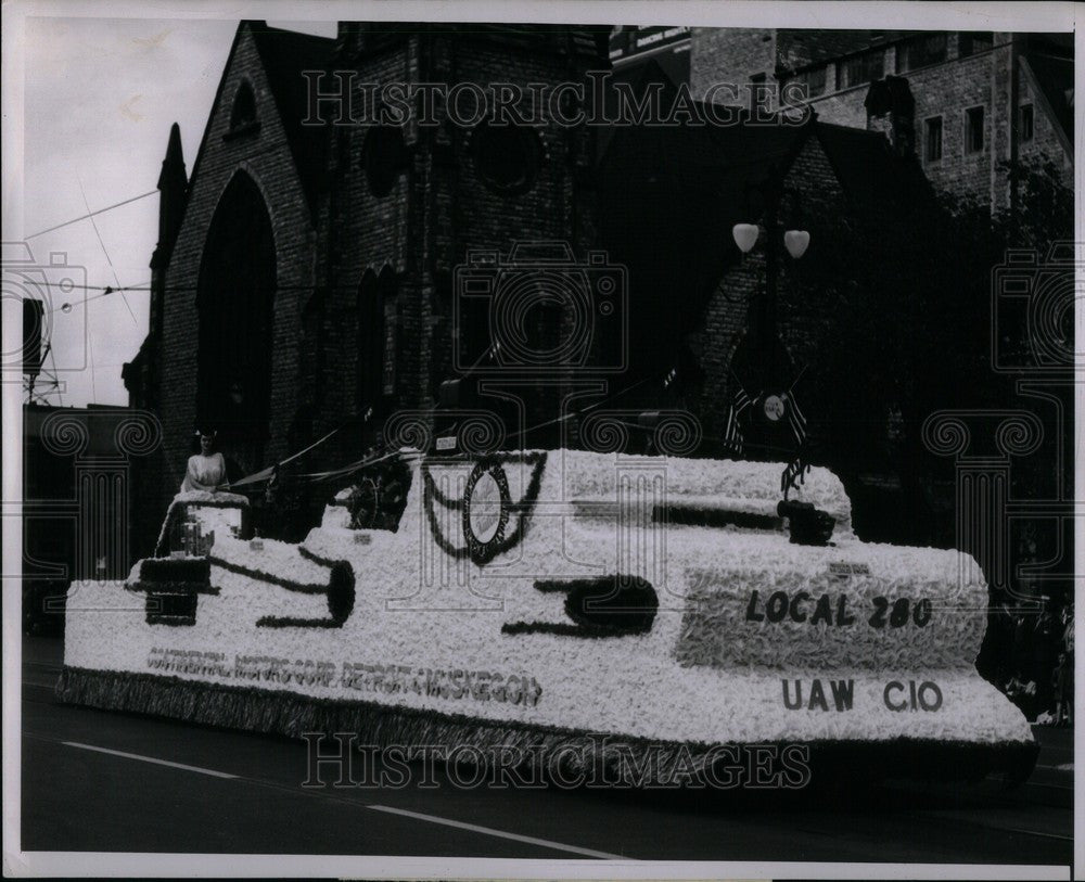 Press Photo cio parade woodward uaw local 280 - Historic Images