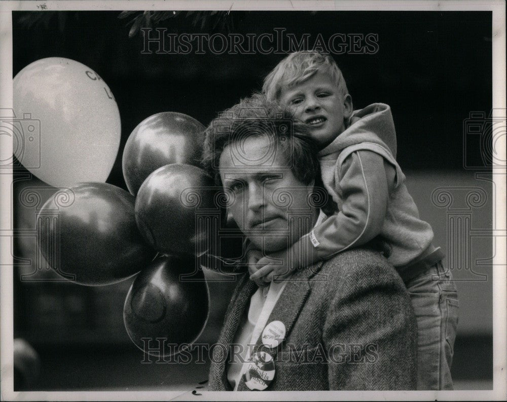 1988 Press Photo Bill McGaughey and son - Historic Images