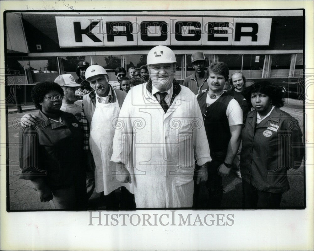 1984 Press Photo Butcher Jim Garrett Kroger Detroit - Historic Images