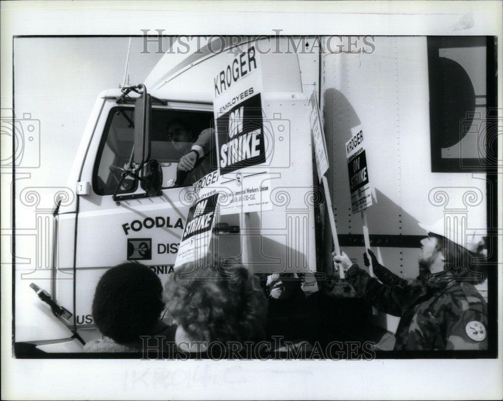 1992 Press Photo Kroger workers Dearborn Foodland - Historic Images