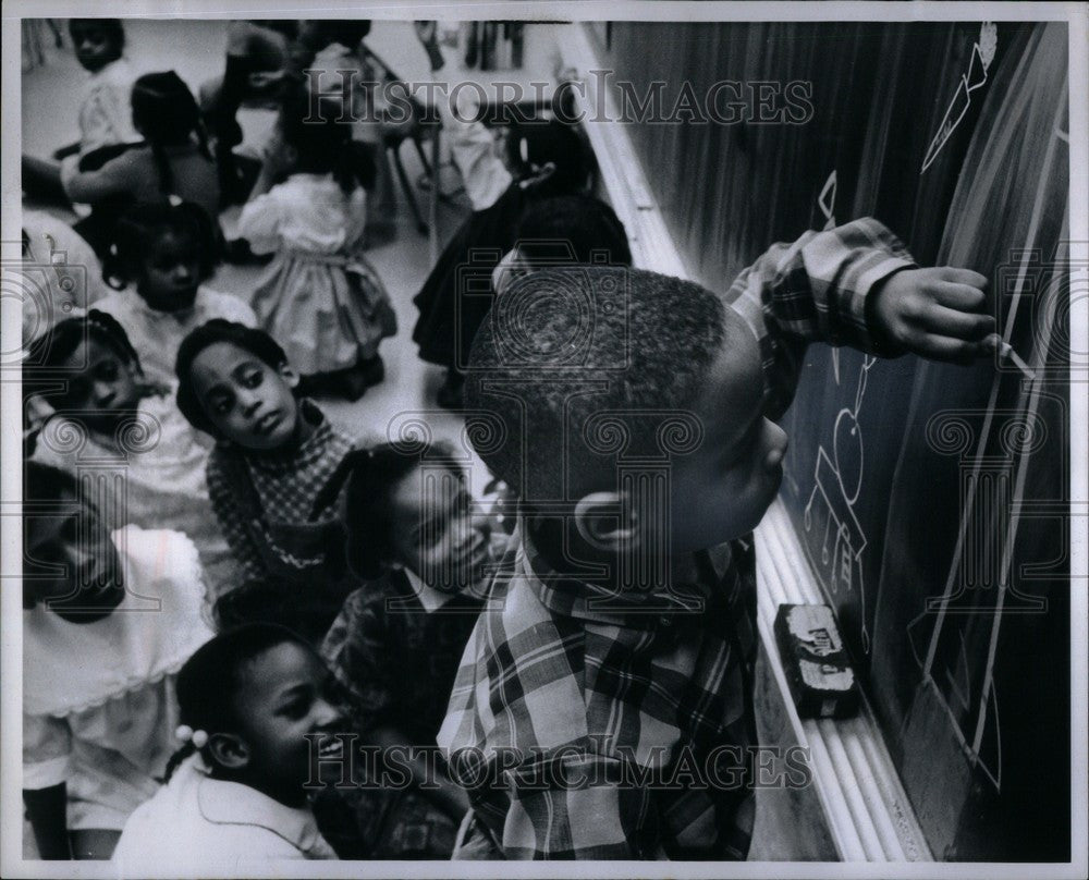 1969 Press Photo Scholars with baby teeth can teach you - Historic Images