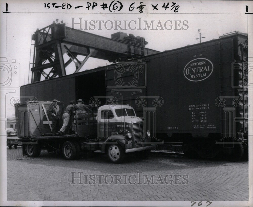 1955 Press Photo Boxcar Star Sea Orphanage Inchon Korea - Historic Images