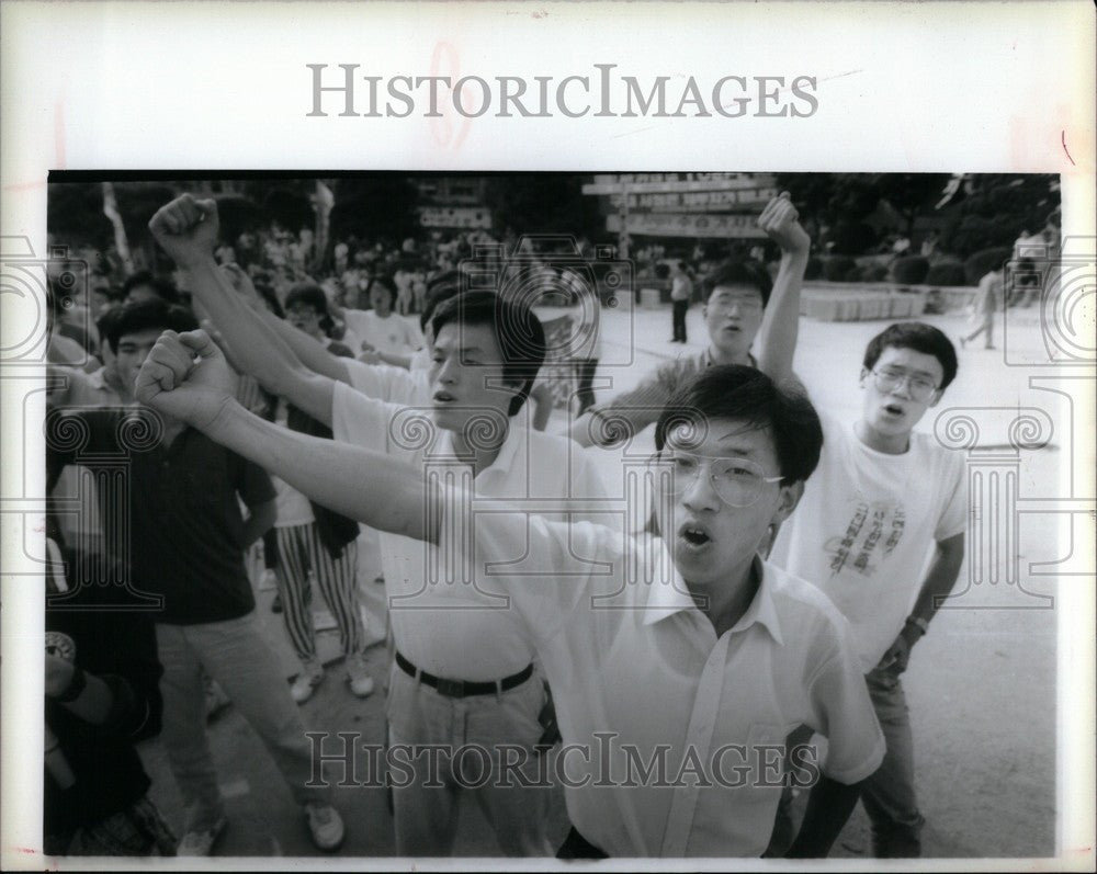 1988 Press Photo Lee chants at a rally north Korea - Historic Images