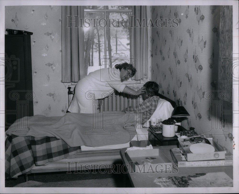 1963 Press Photo Mrs. Bernard Kuhn Child Haven - Historic Images