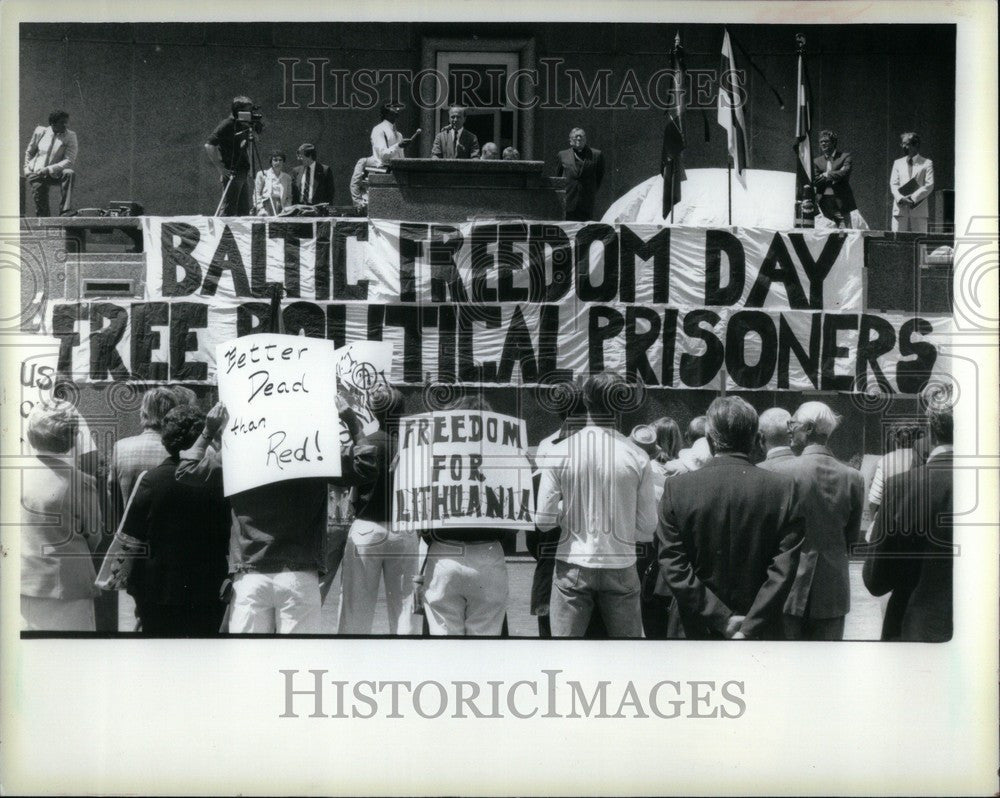 1985 Press Photo Baltic Freedom Day Sen. John Kelly - Historic Images