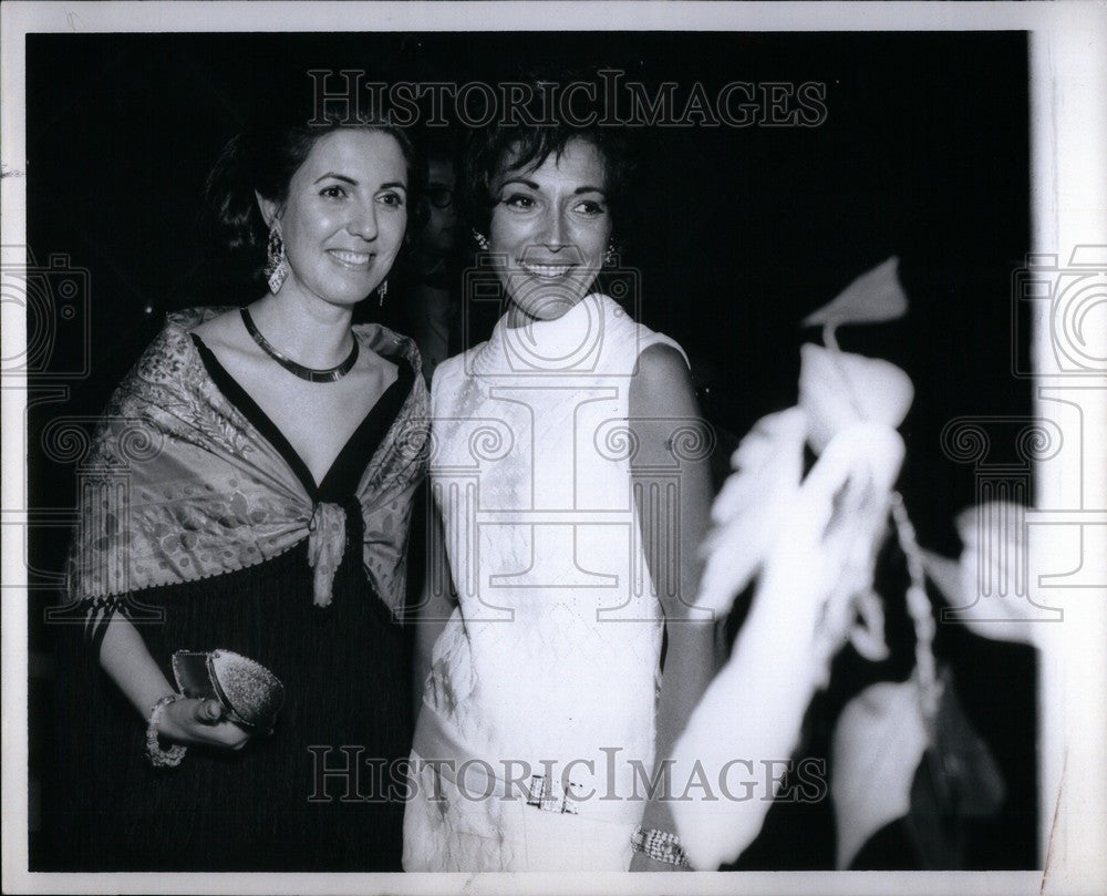 1971 Press Photo Mrs. Robert Pastor - Historic Images