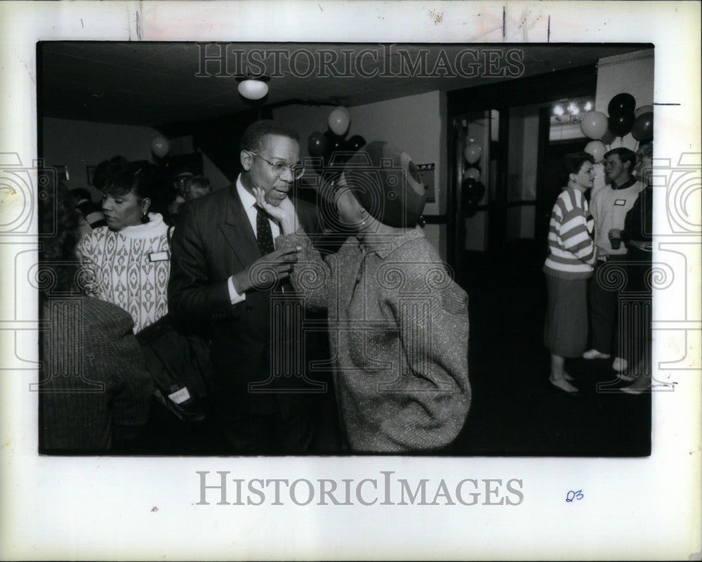 1988 Press Photo Lawrence Patrick - Historic Images