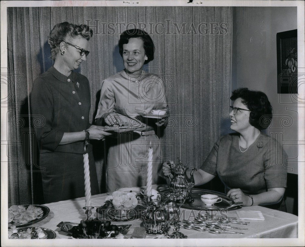 1965 Press Photo Mrs. James M. Mudge - Historic Images