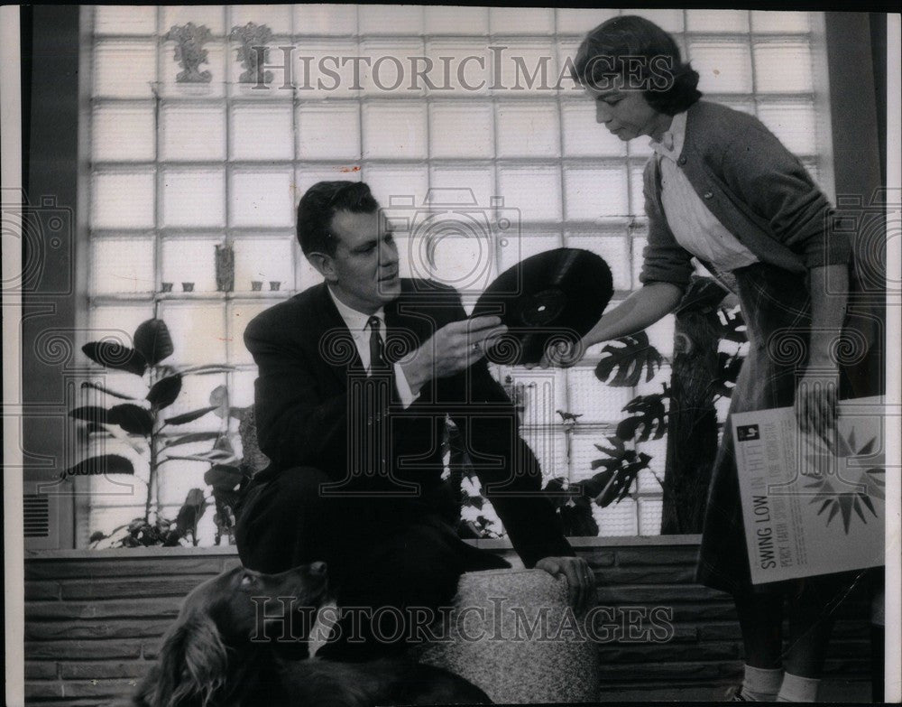 1957 Press Photo payola false news music product - Historic Images