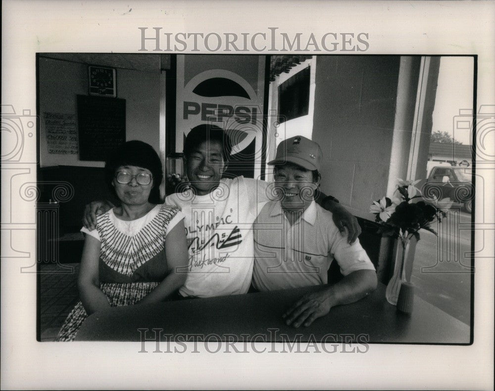 1988 Press Photo Yoon Ho Lee - Historic Images