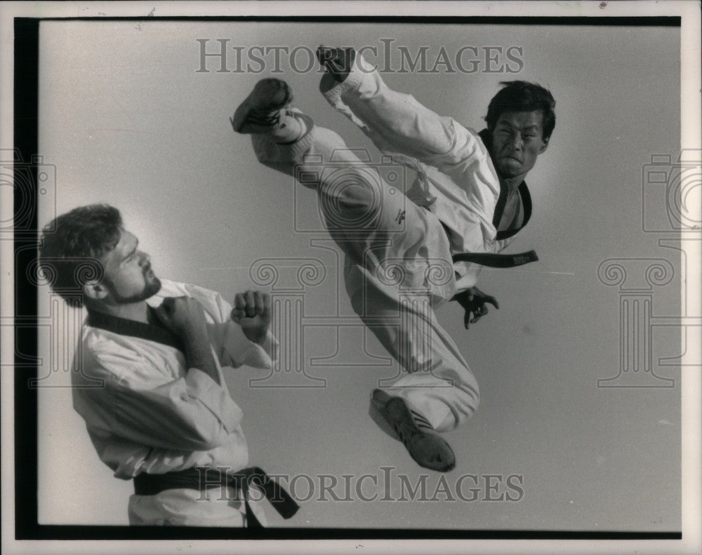 1988 Press Photo han won lee flying kick taekwondo - Historic Images