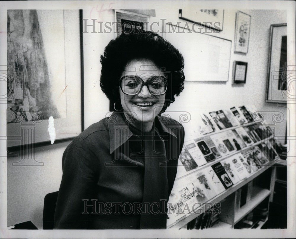 1976 Press Photo Esther Margolis VP Bantam Books - Historic Images