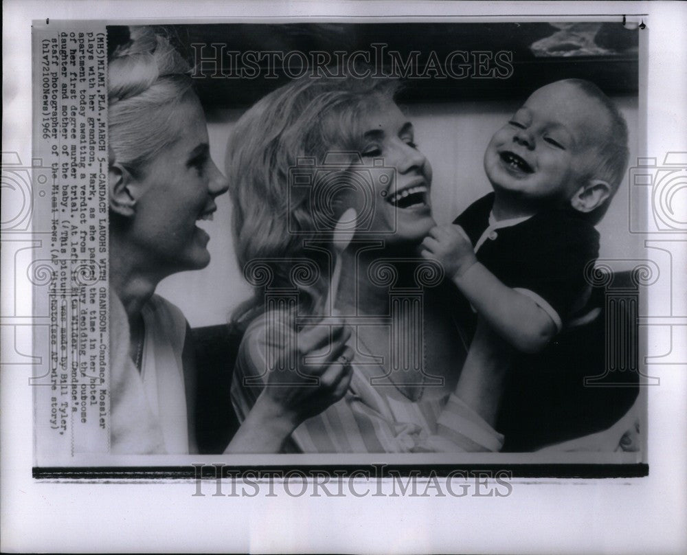 1966 Press Photo Candace Mossler Plays with Grandson - Historic Images