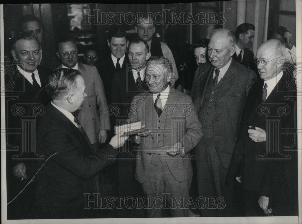1937 Press Photo Otis Morse Center, Receiving Watch - Historic Images