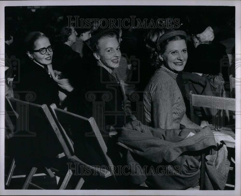 1954 Press Photo Mrs. T F Morrow - Historic Images