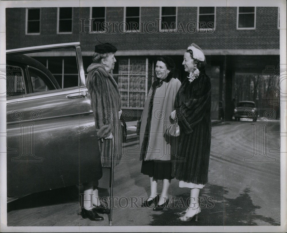 1953 Press Photo Mrs. Murphy, Barbier Wellock - Historic Images