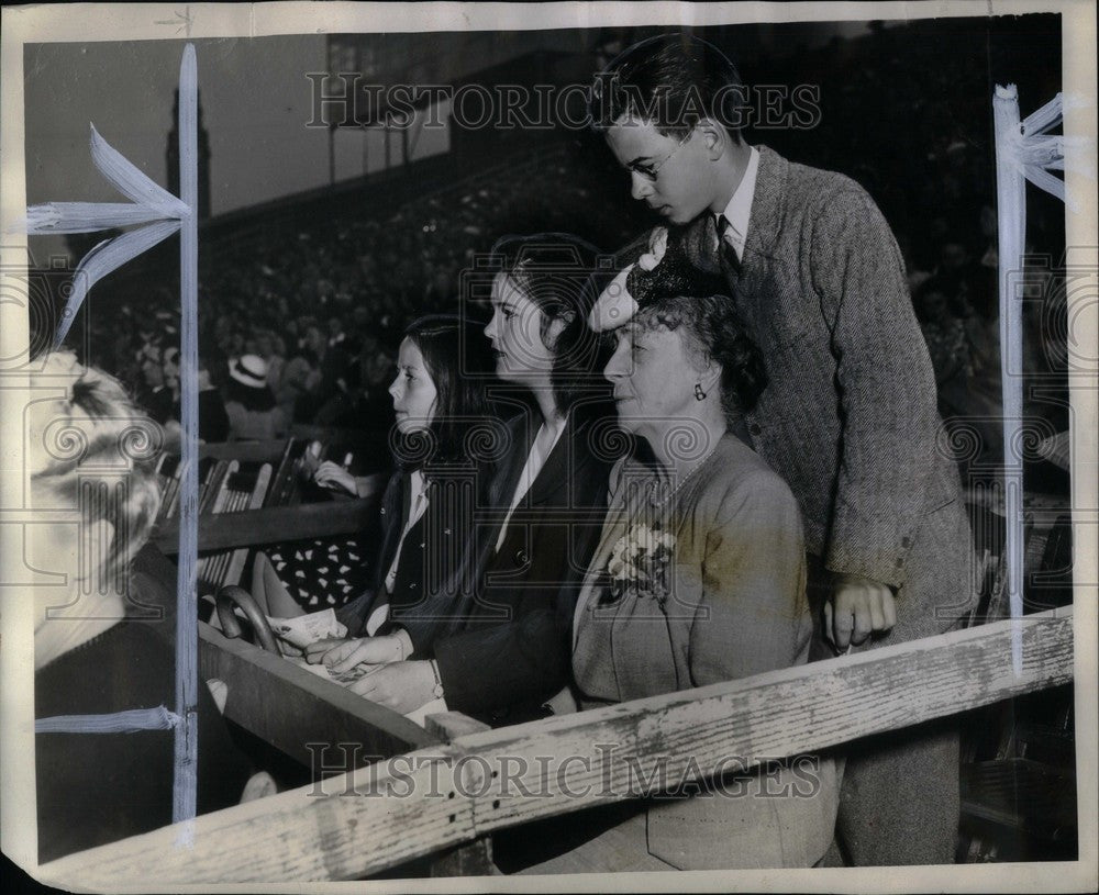 1945 Press Photo Mrs. Fred T. Murphy Twilight Symphony - Historic Images