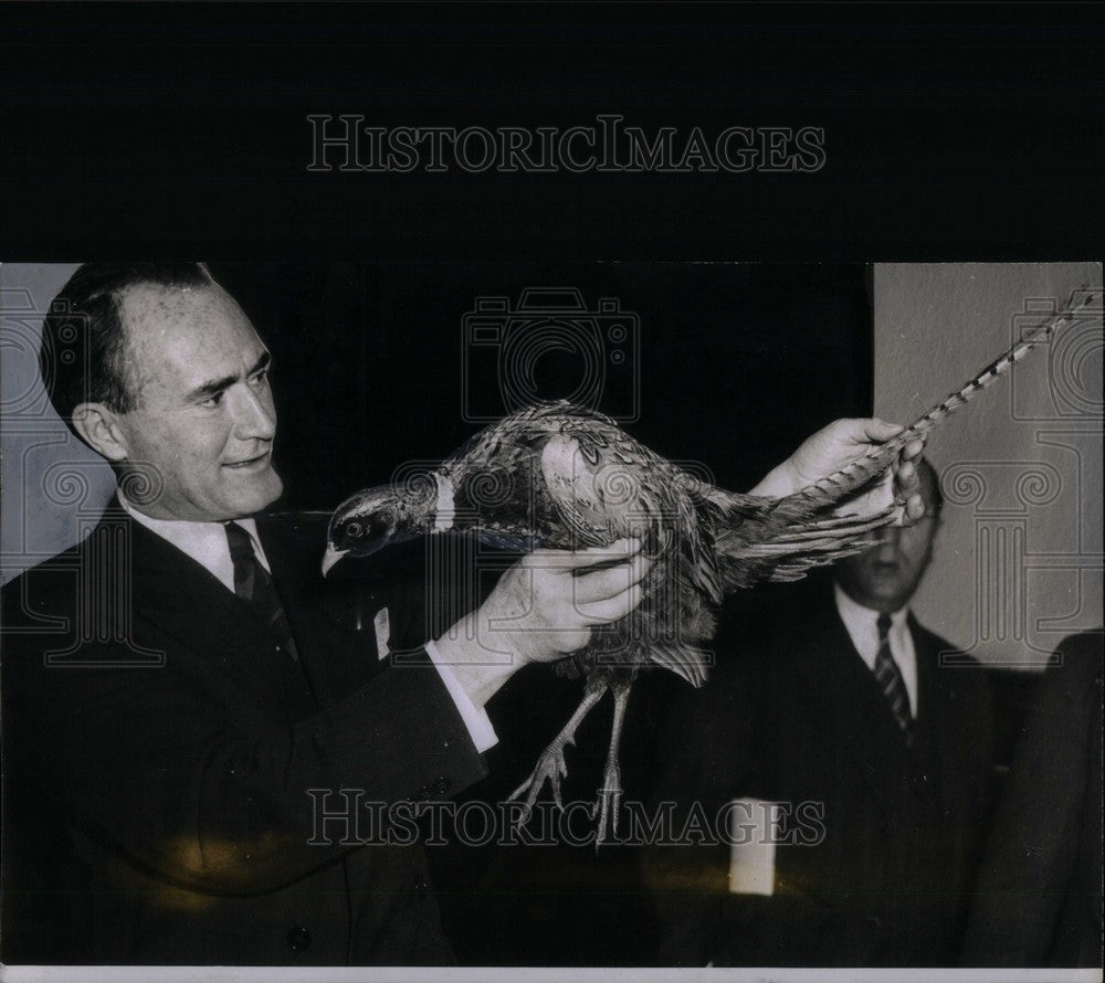 1940 Press Photo Judge George Murphy Cock Pheasant - Historic Images