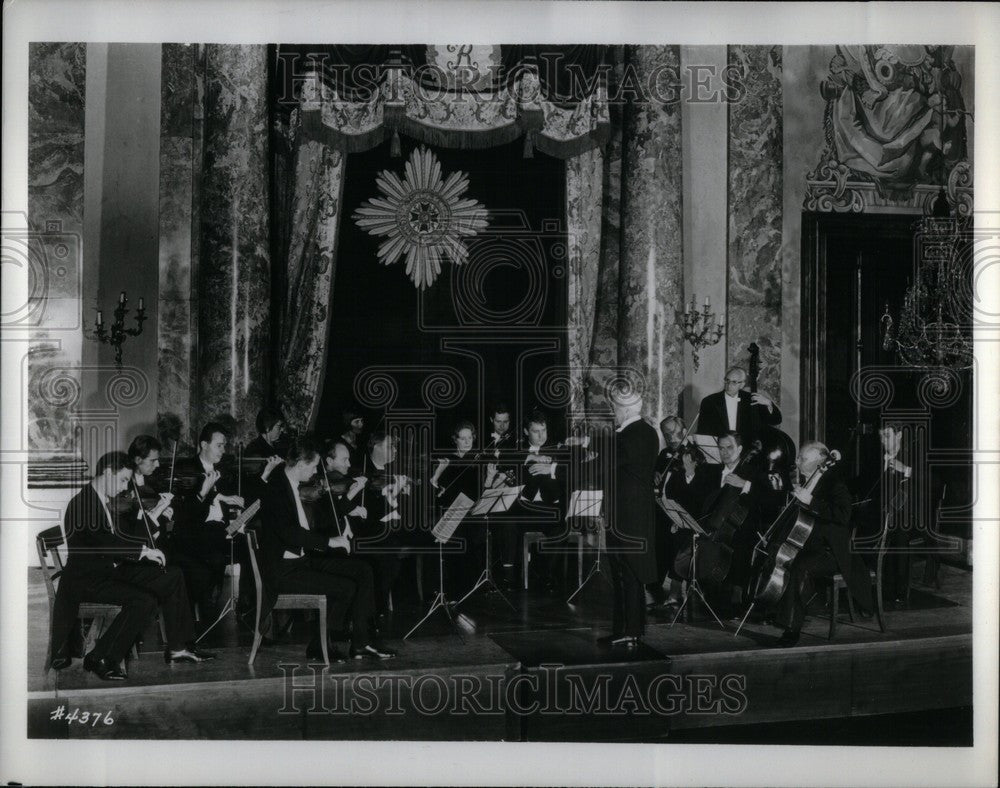 Press Photo Karl Muenchinger Conductor - Historic Images